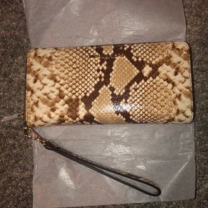 NWT..Michael Kors wallet wristlet